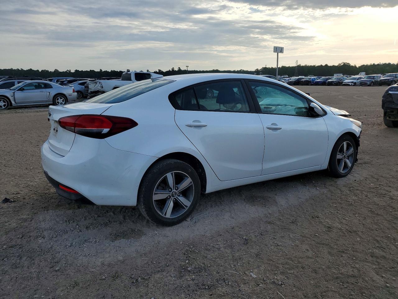 2018 Kia Forte Lx - Image 3