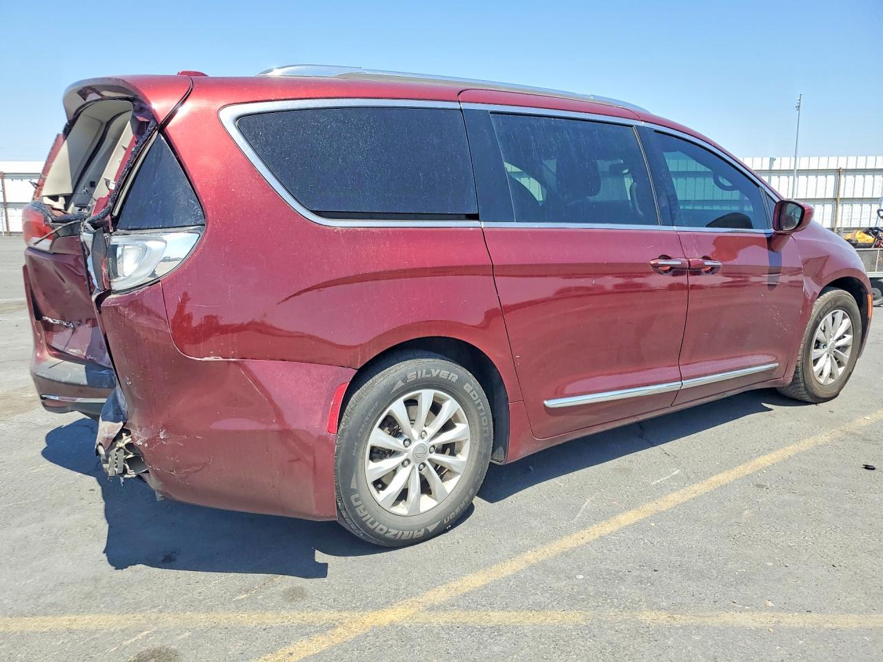 2018 Chrysler Pacifica Touring L - Image 3