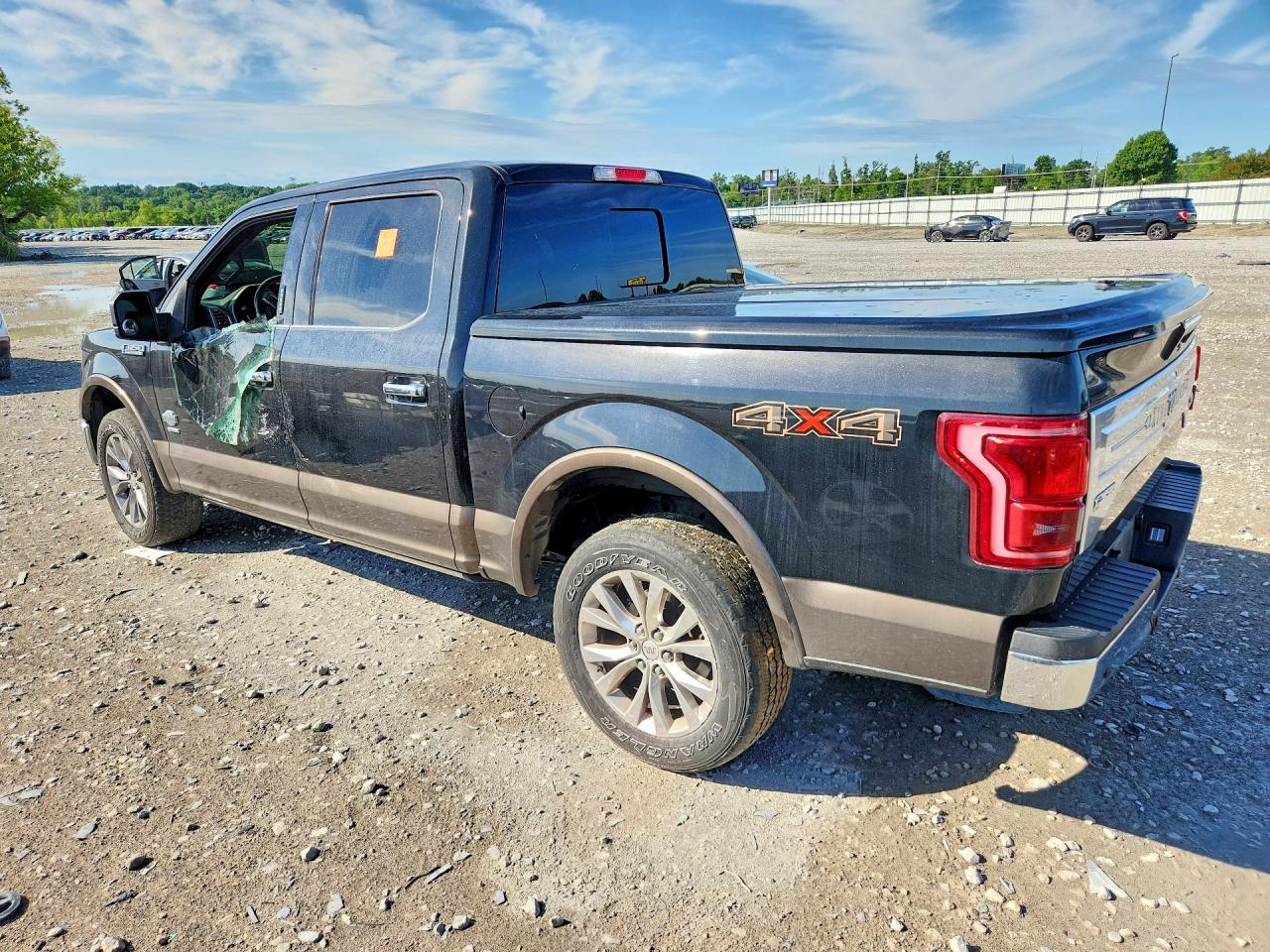 2015 Ford F150 Supercrew - Фото 2