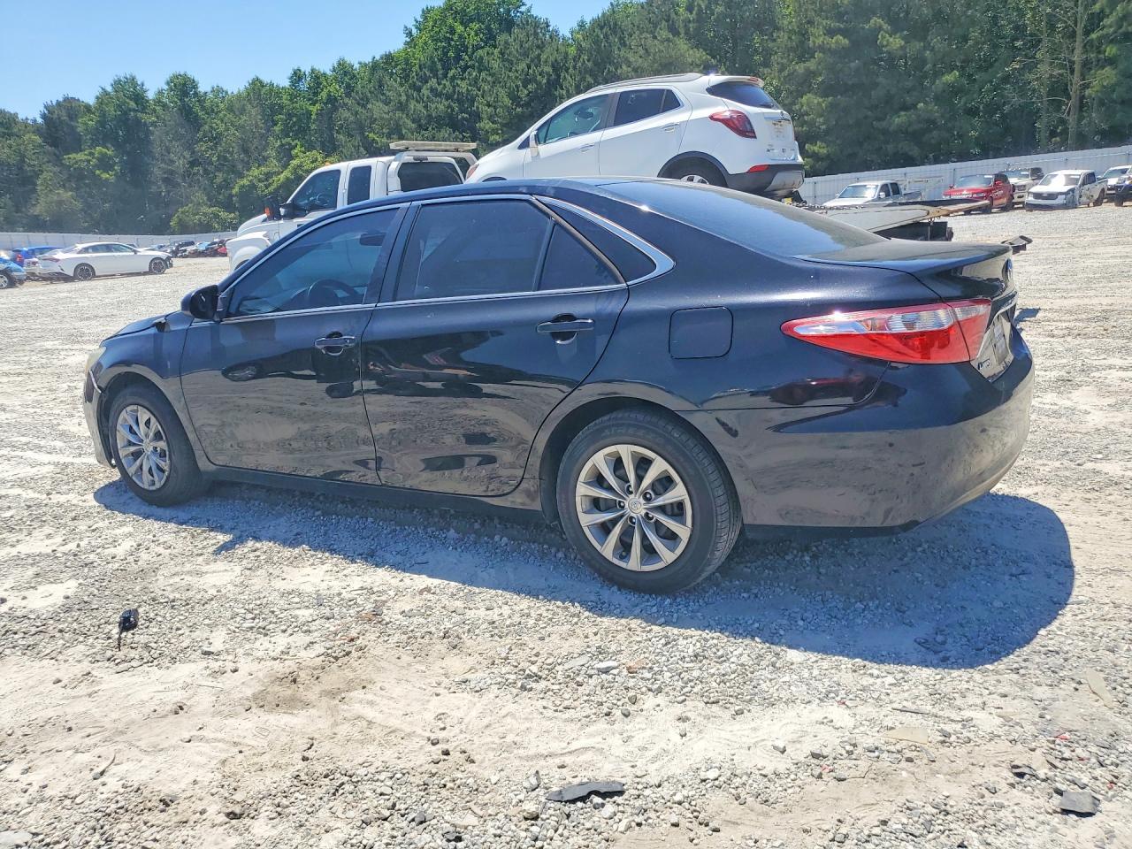 2016 Toyota Camry Le - Фото 2