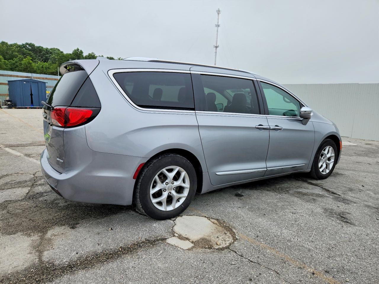 2020 Chrysler Pacifica Limited - Фото 3