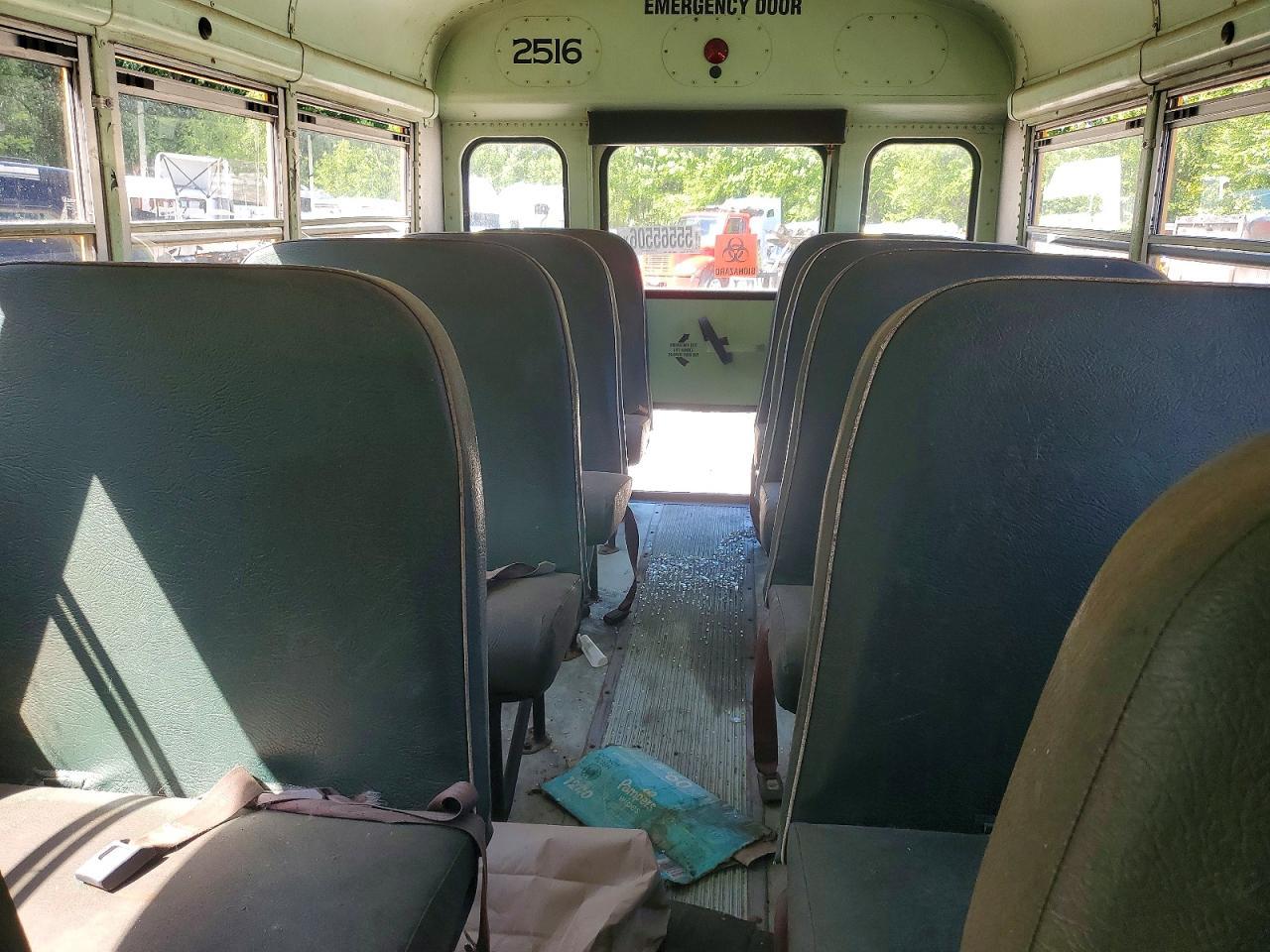 2004 GMC Savana Cutaway G3500 - Фото 6
