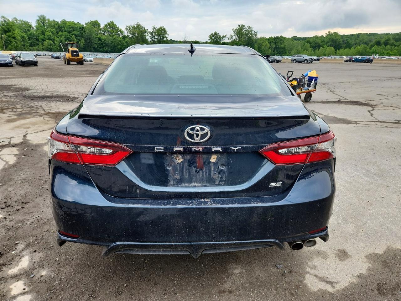 2021 Toyota Camry Se - Фото 6