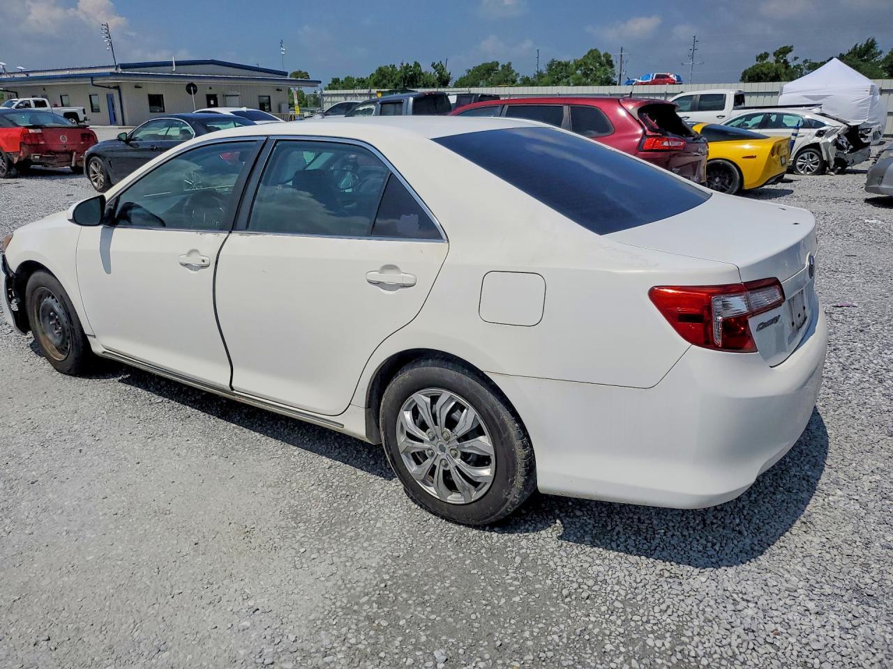 2014 Toyota Camry Le - Фото 2