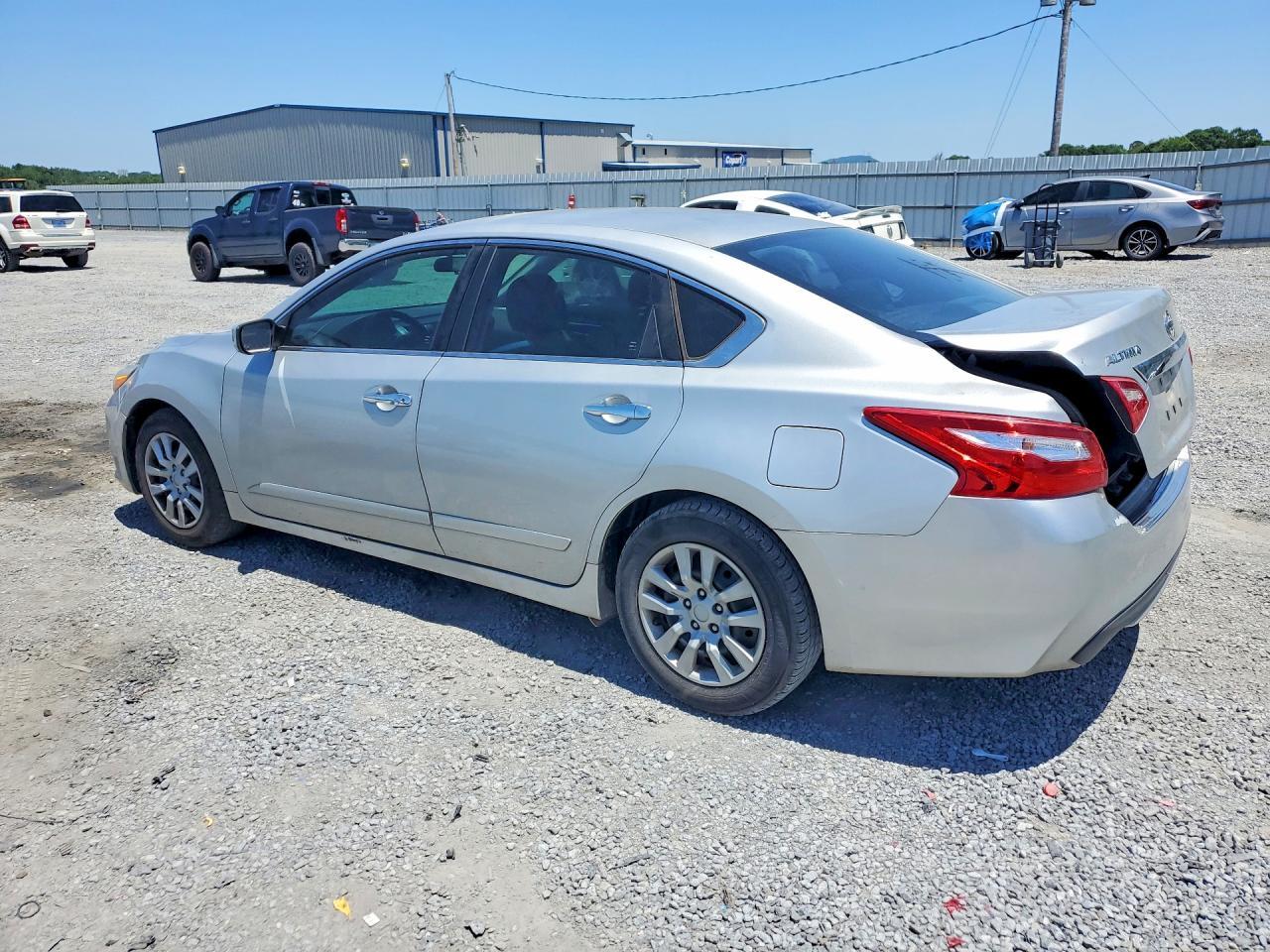 2016 Nissan Altima 2.5 - Фото 2