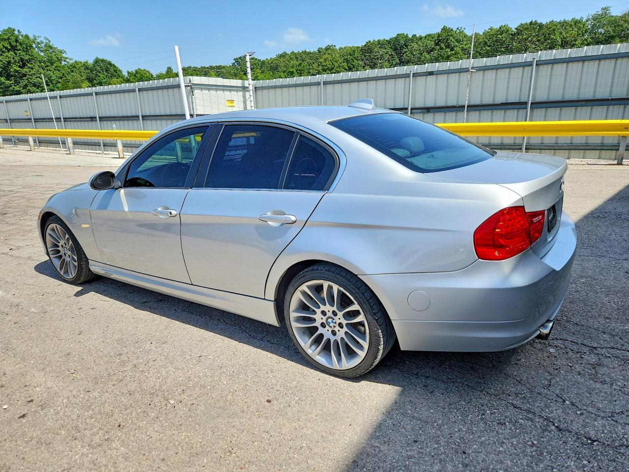 2011 BMW 335 D - Image 2