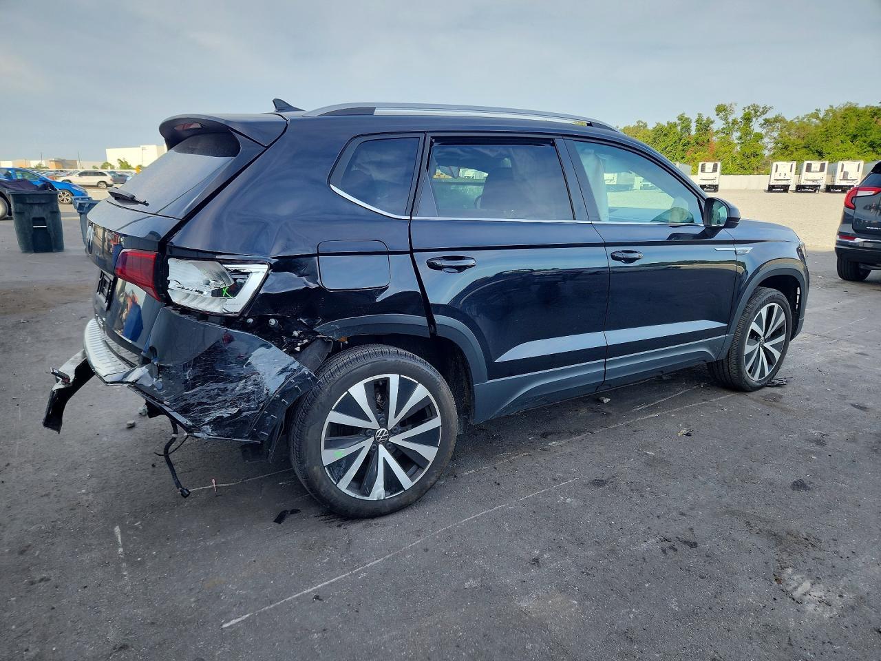 2024 Volkswagen Taos Se - Фото 3