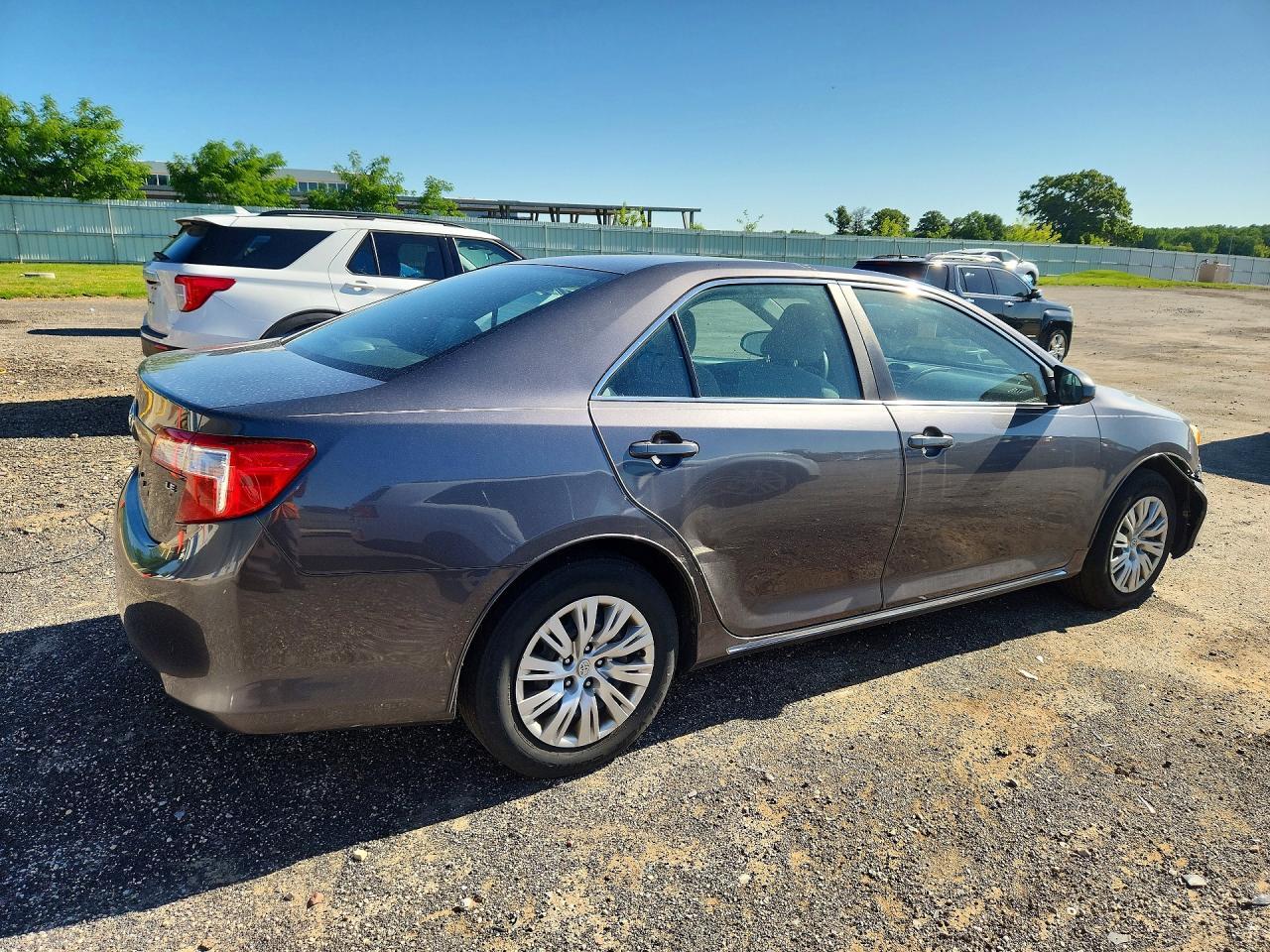 2012 Toyota Camry Le - Фото 3