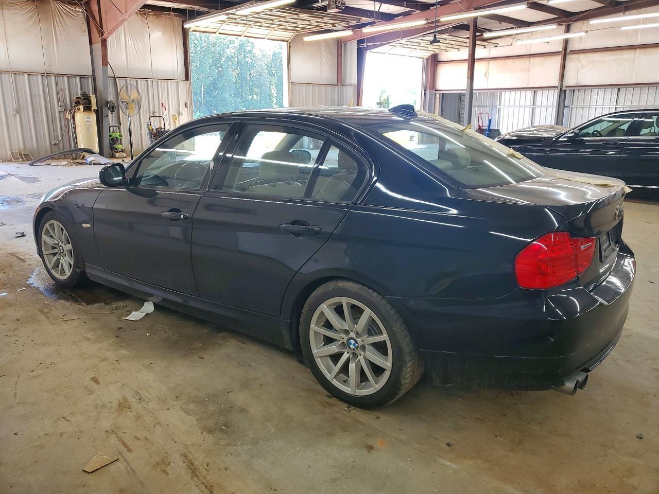 2011 BMW 328 I - Фото 2