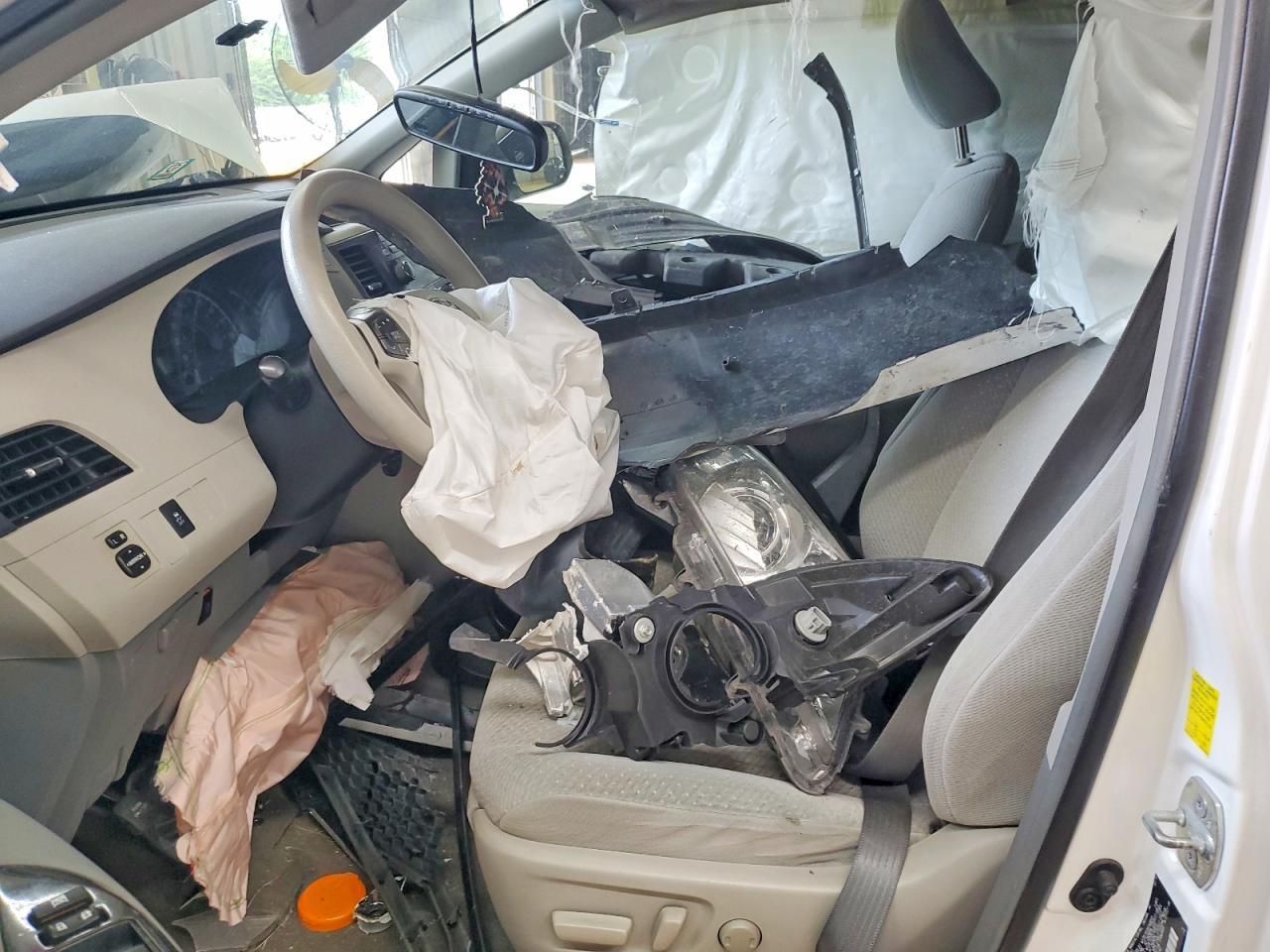 2011 Toyota Sienna Le - Image 7