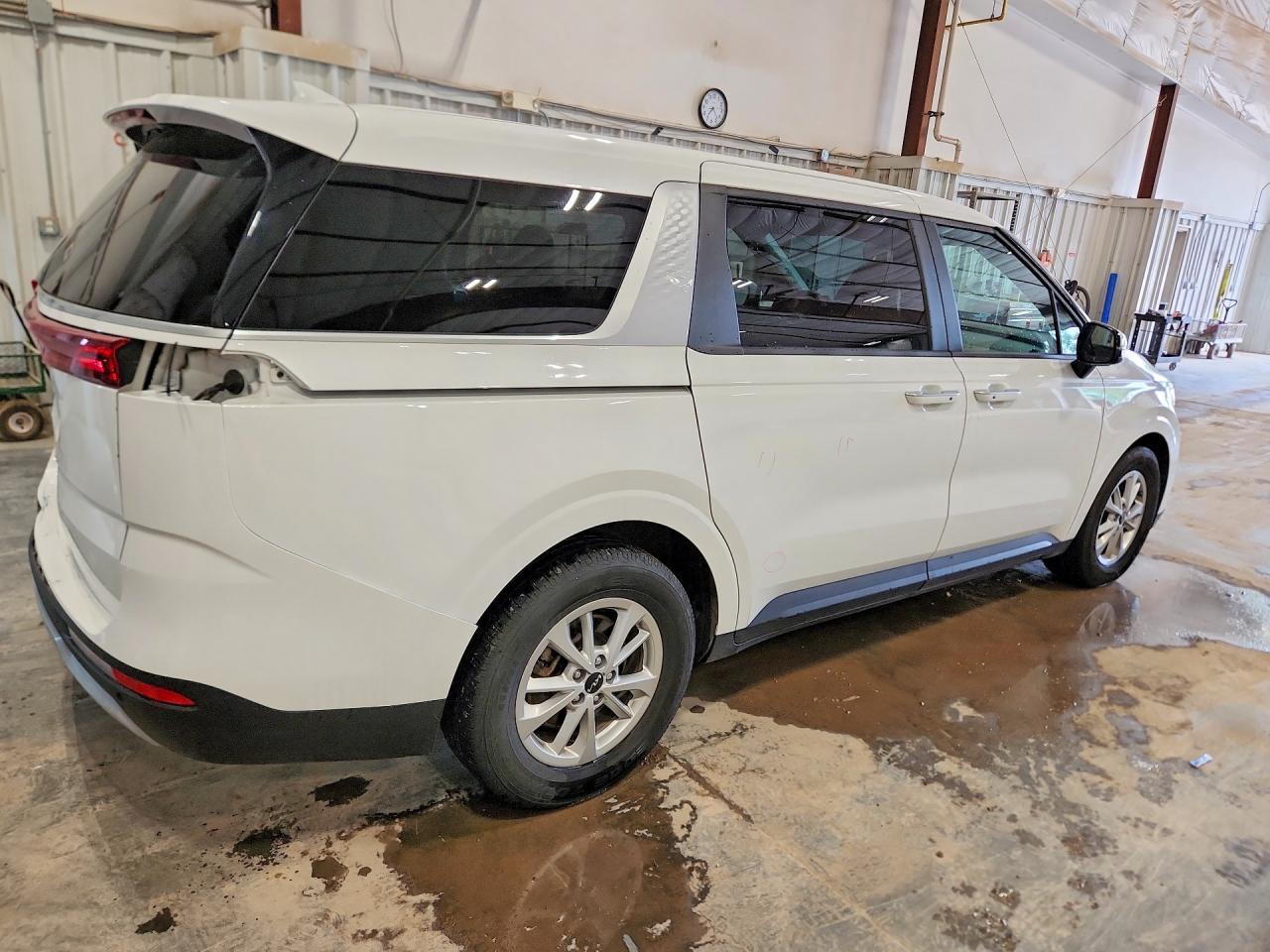 2023 Kia Carnival Lx - Фото 3