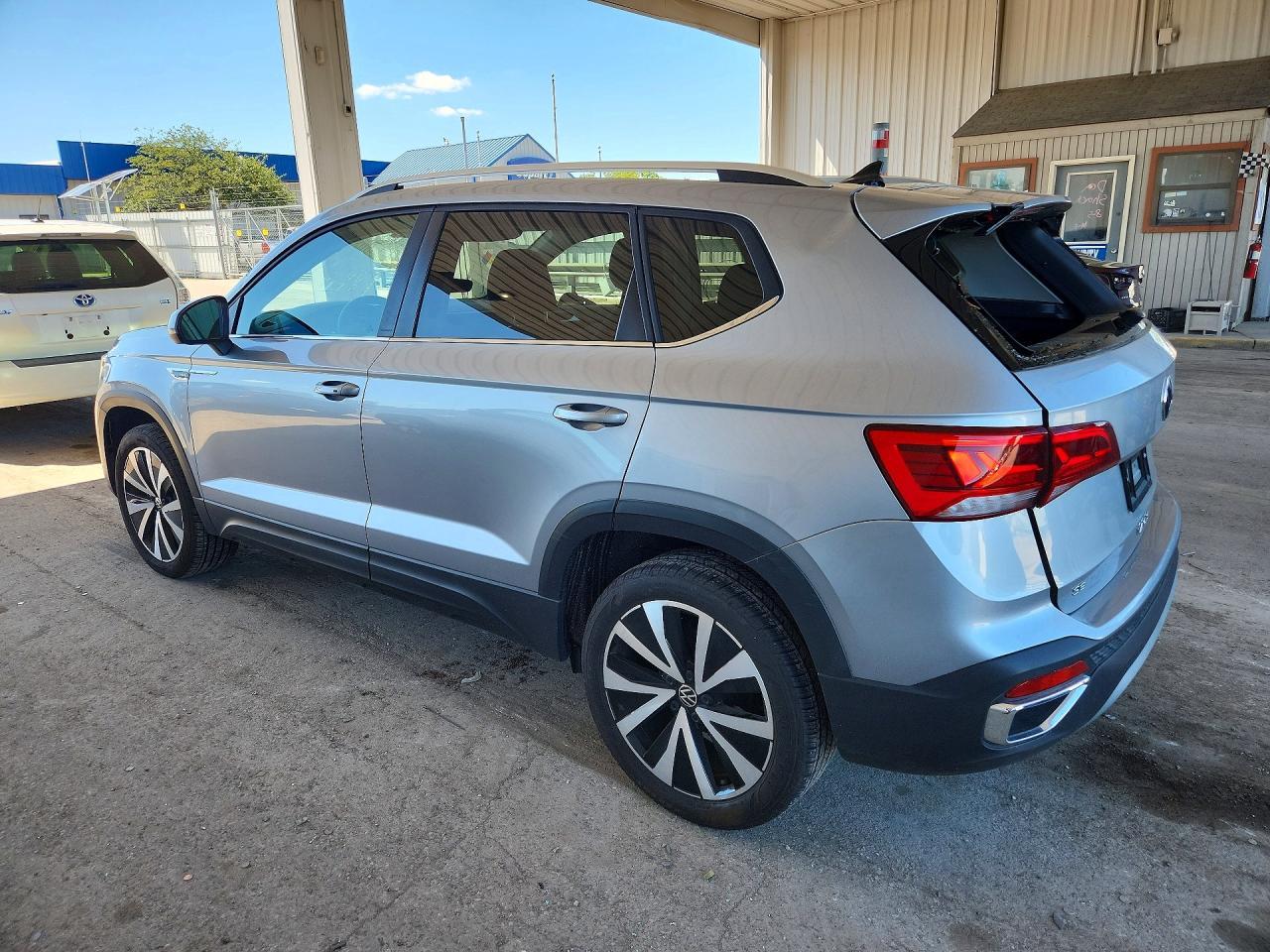 2024 Volkswagen Taos Se - Image 2