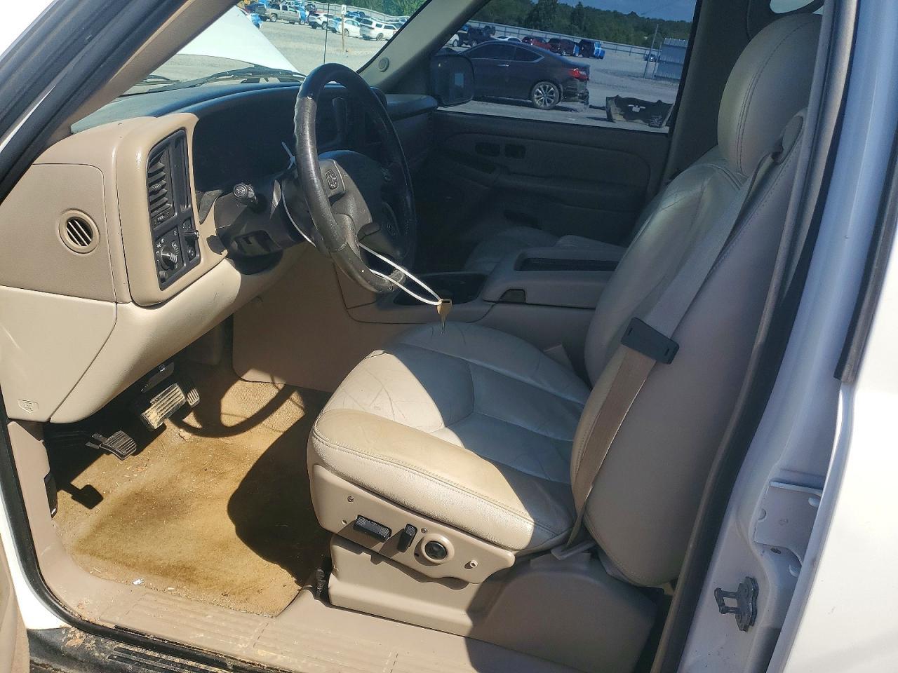 2005 Chevrolet Tahoe - Image 7
