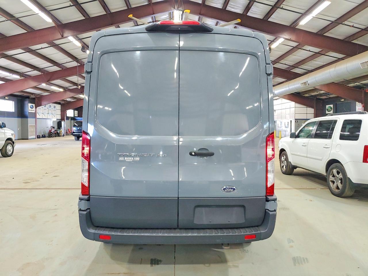 2021 Ford Transit 250 Delivery Van - Фото 6