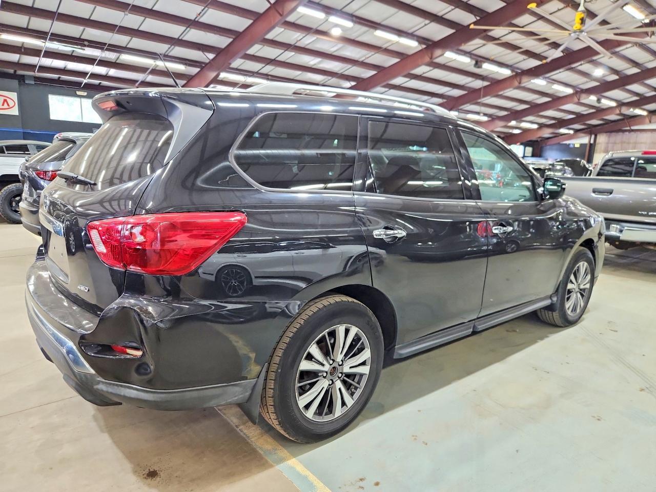 2017 Nissan Pathfinder S - Фото 3
