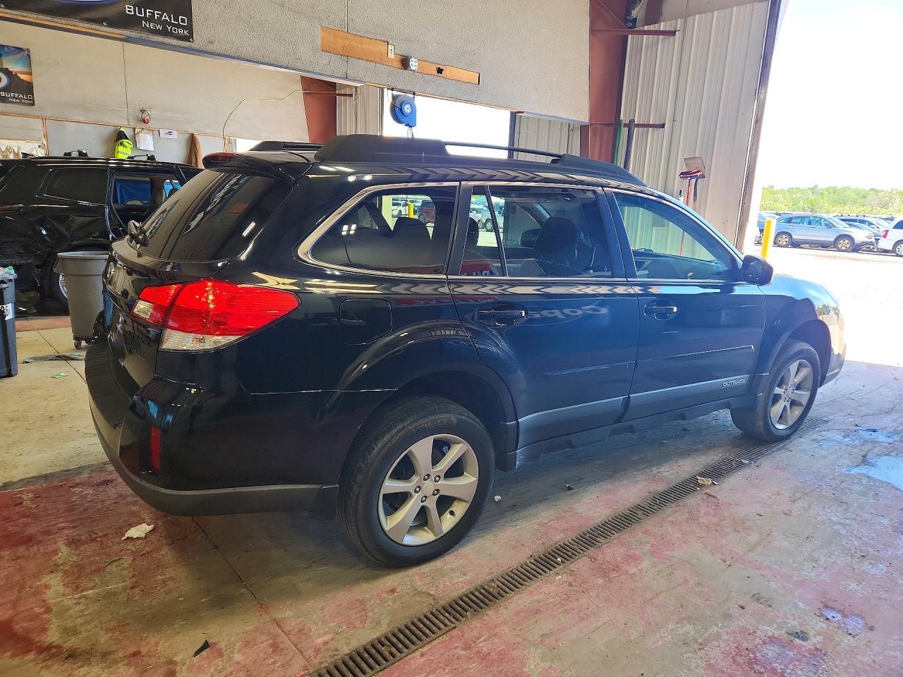 2013 Subaru Outback 2.5I Premium - Image 3