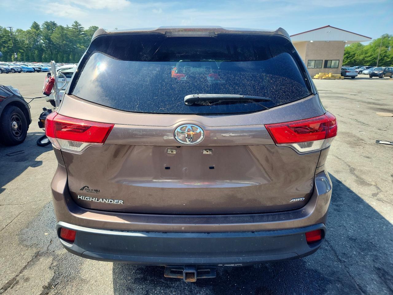 2017 Toyota Highlander Le - Фото 6