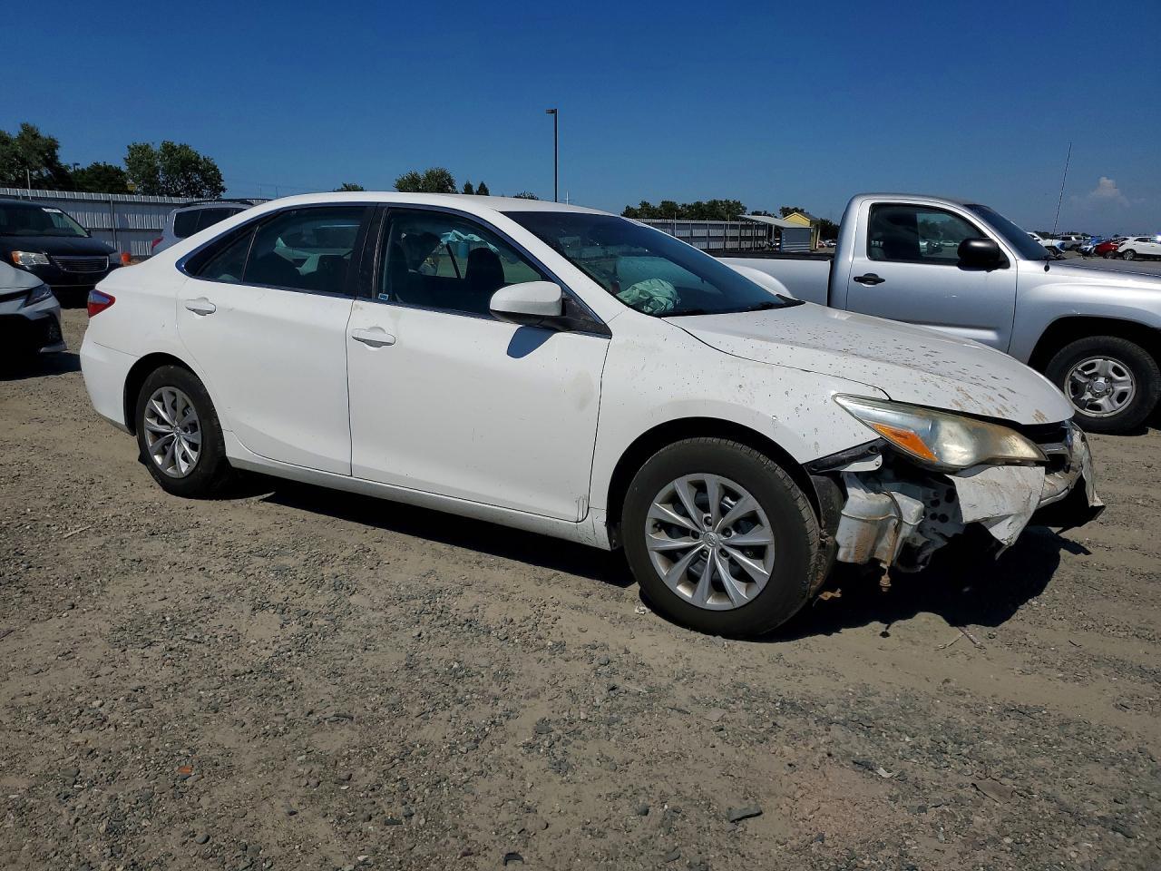 2015 Toyota Camry Le - Фото 4
