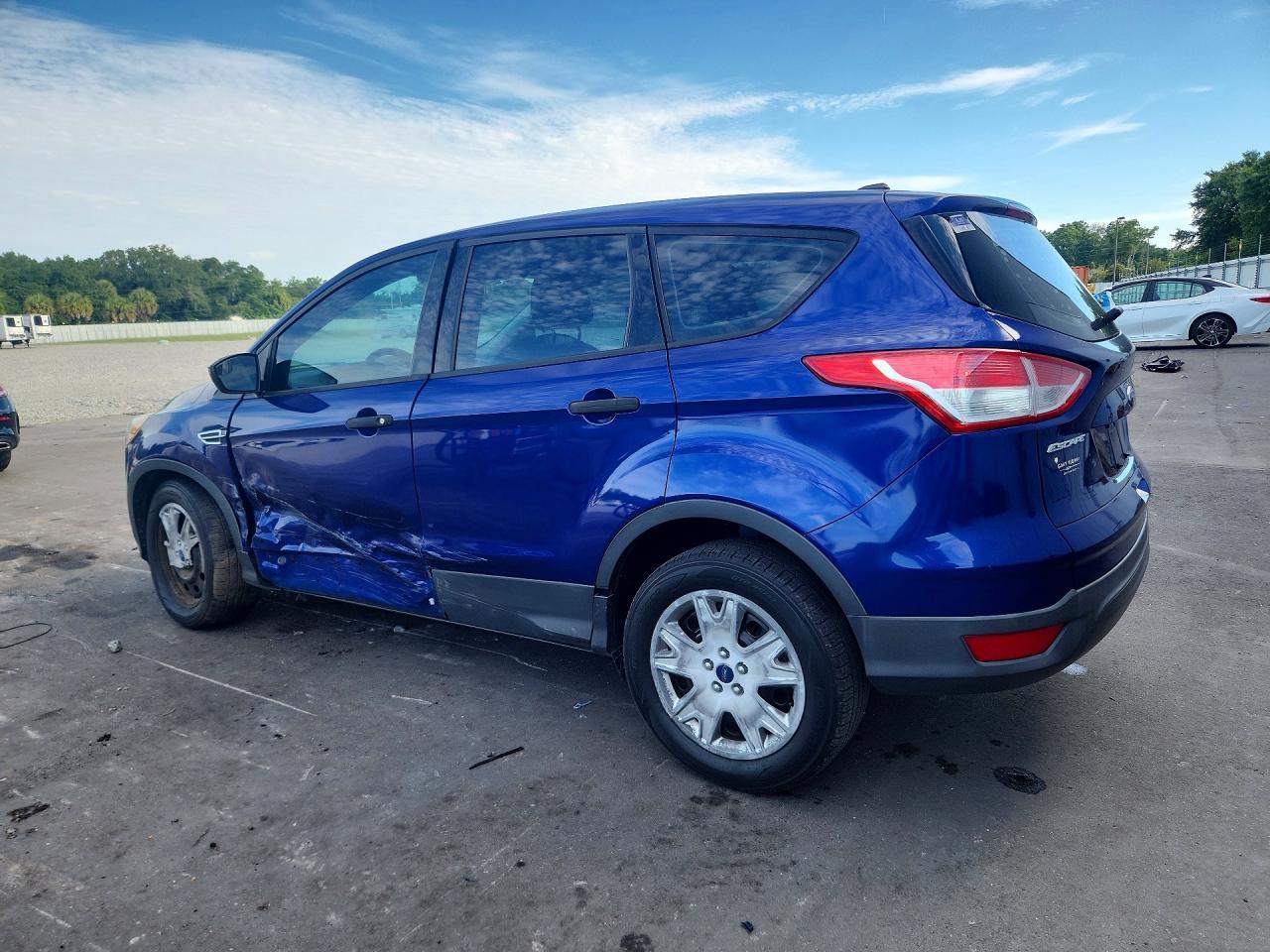 2014 Ford Escape S - Фото 2