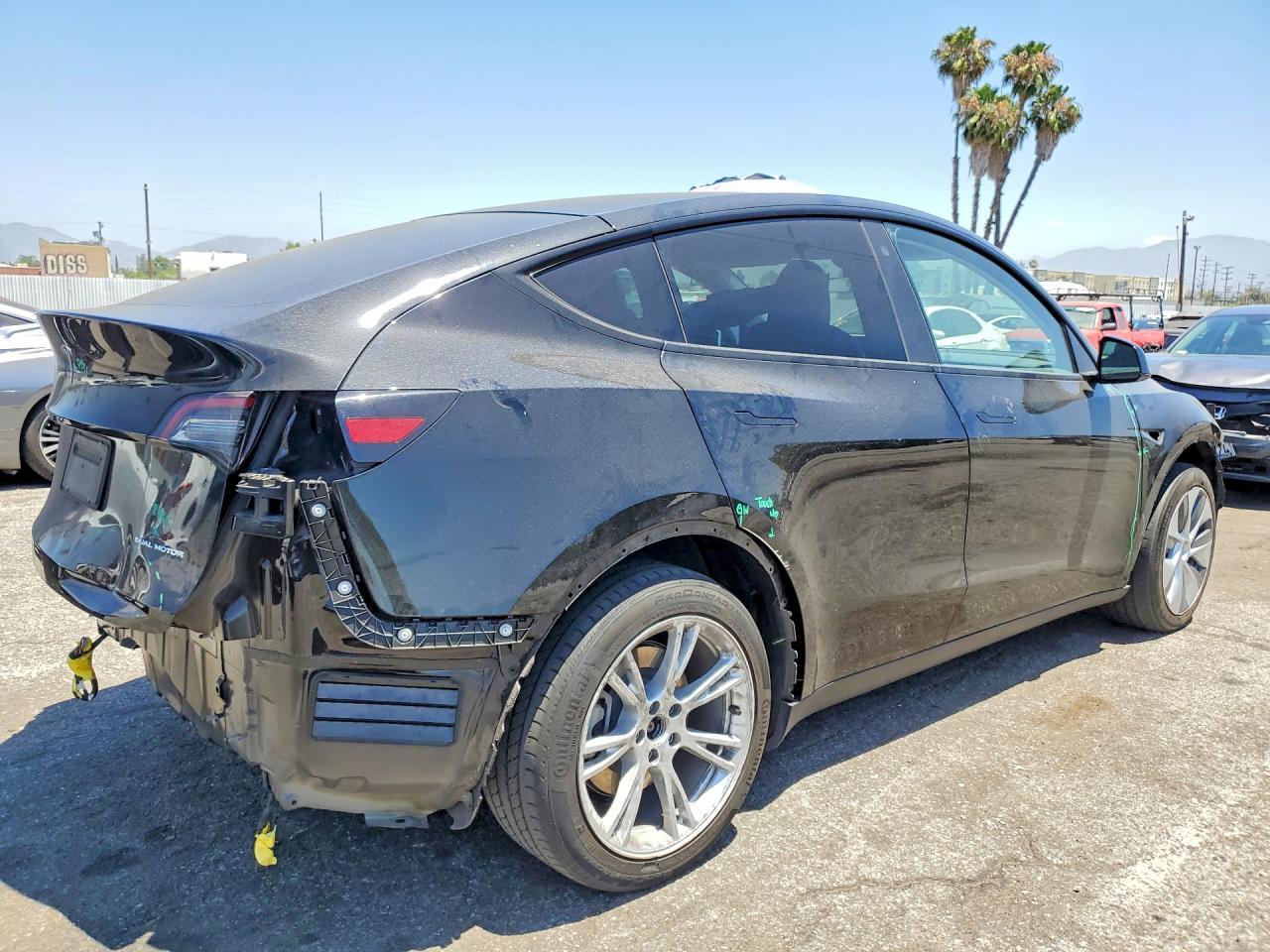 2023 Tesla Model Y - Фото 3