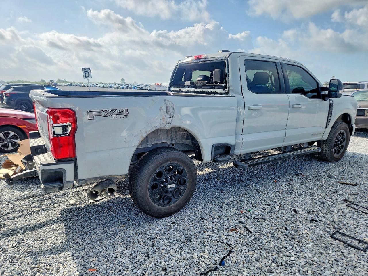 2025 Ford F250 Super Duty - Image 3
