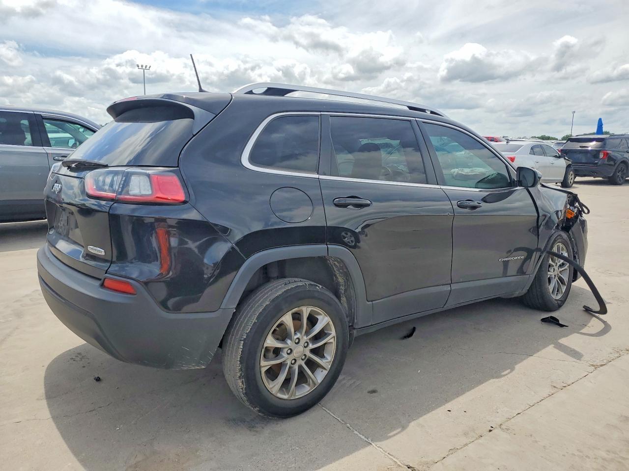 2019 Jeep Cherokee Latitude Plus - Image 3