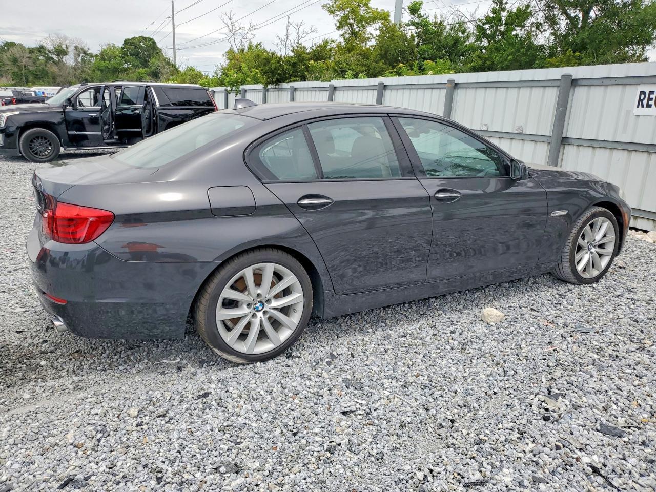 2011 BMW 5 Series - Фото 3