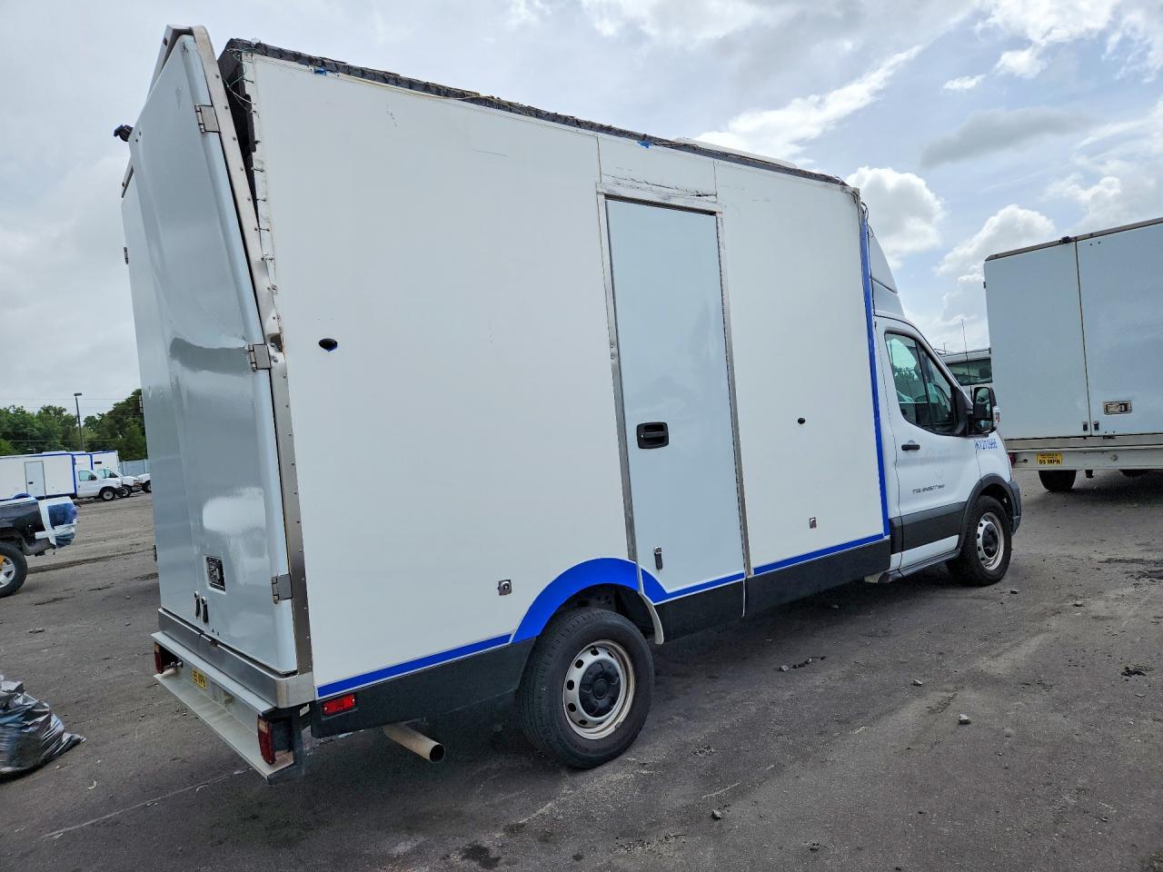 2022 Ford Transit Delivery Truck - Фото 3