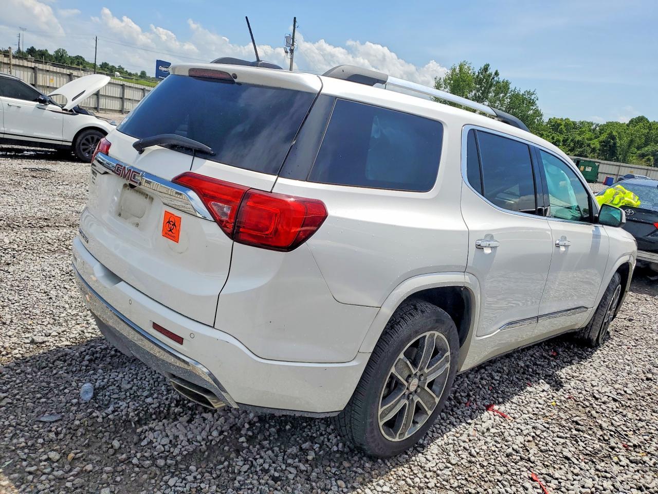 2017 GMC Acadia Denali - Image 3