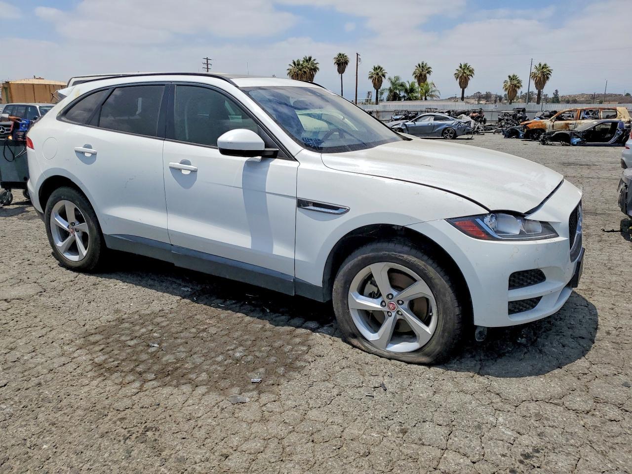 2017 Jaguar F-Pace Premium - Image 4