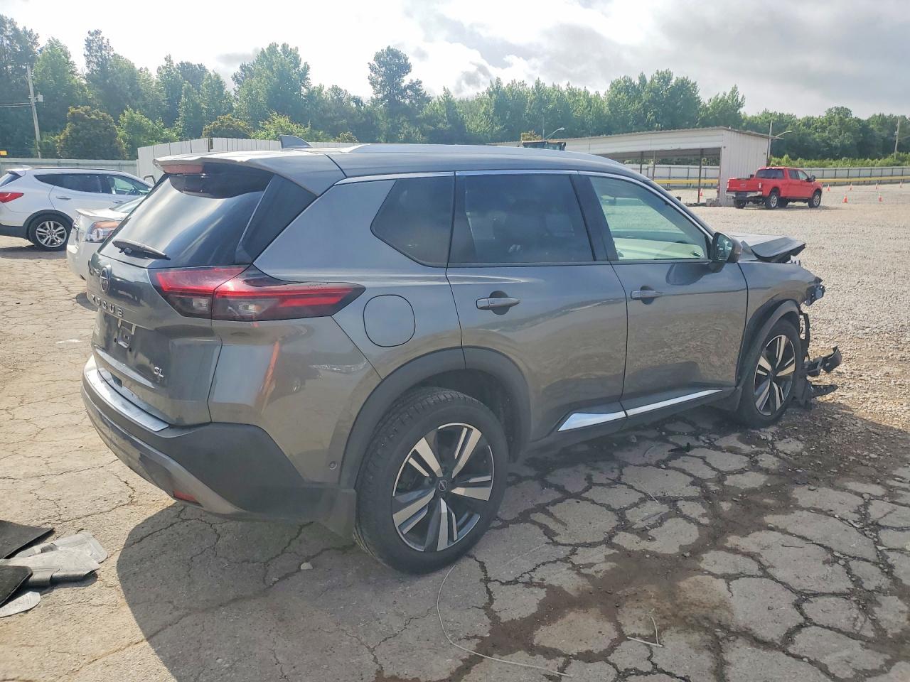 2023 Nissan Rogue Sl - Image 3