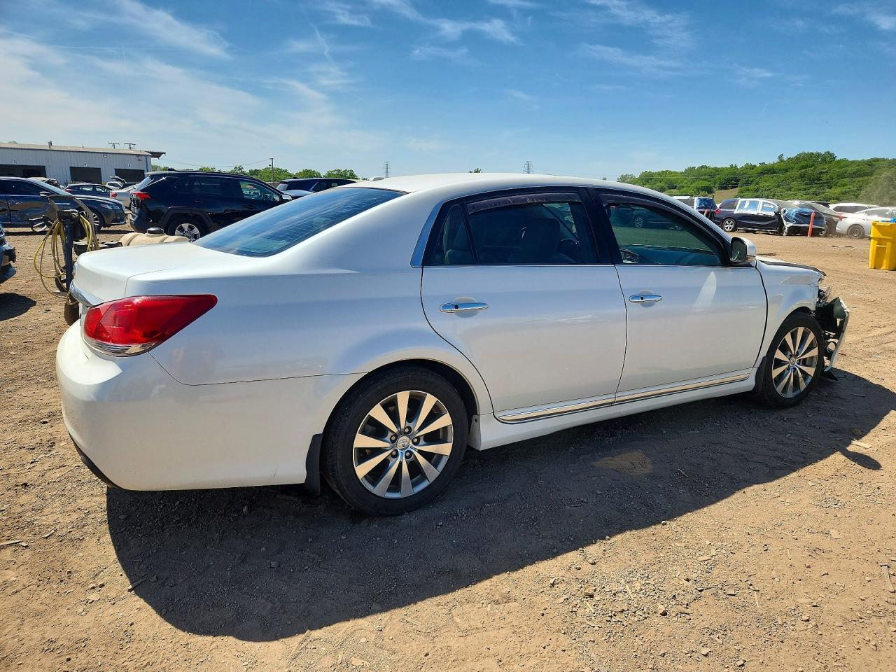 2012 Toyota Avalon Limited - Image 3