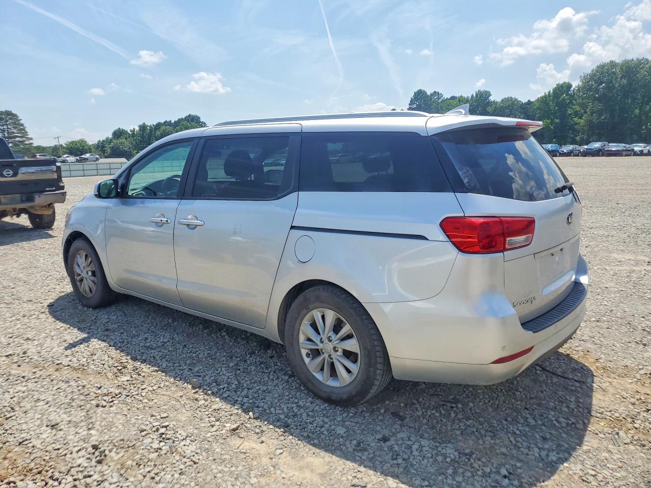 2017 Kia Sedona Lx - Фото 2