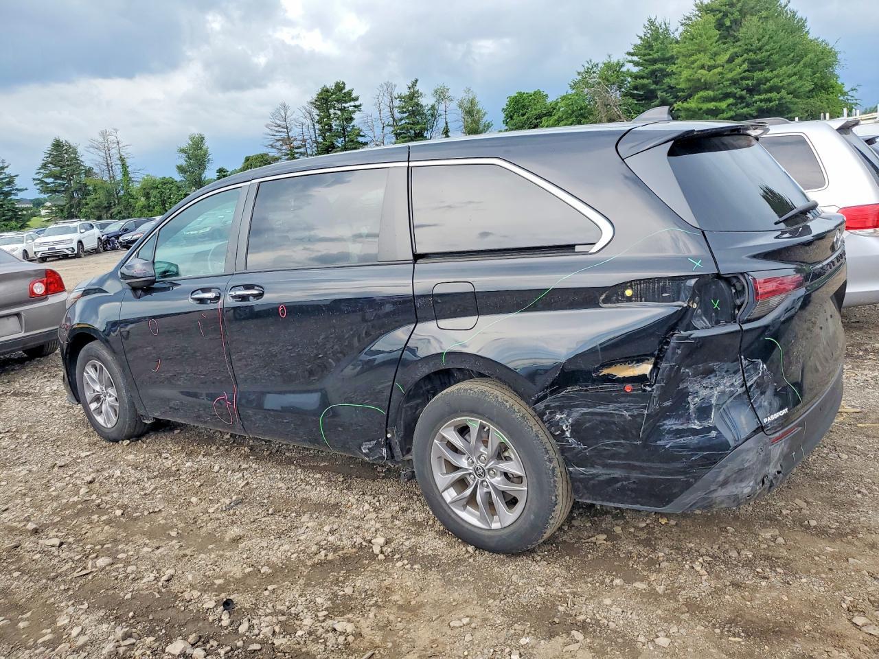 2022 Toyota Sienna Xle - Фото 2