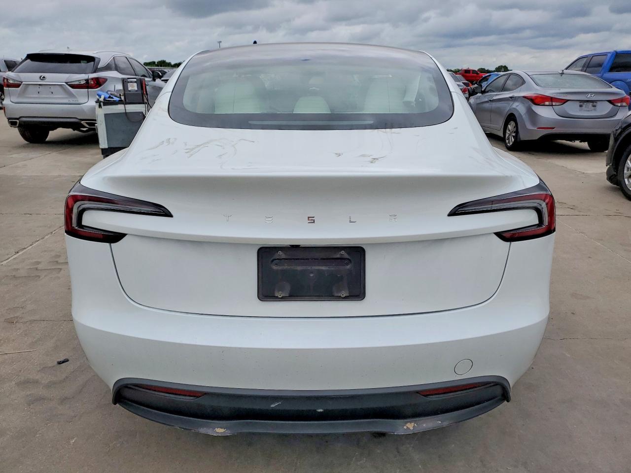 2024 Tesla Model 3 - Image 6
