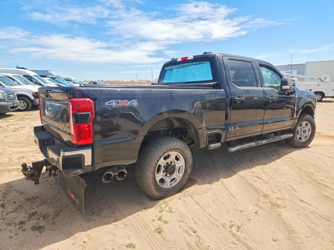 2025 Ford F350 Super Duty - Фото 3