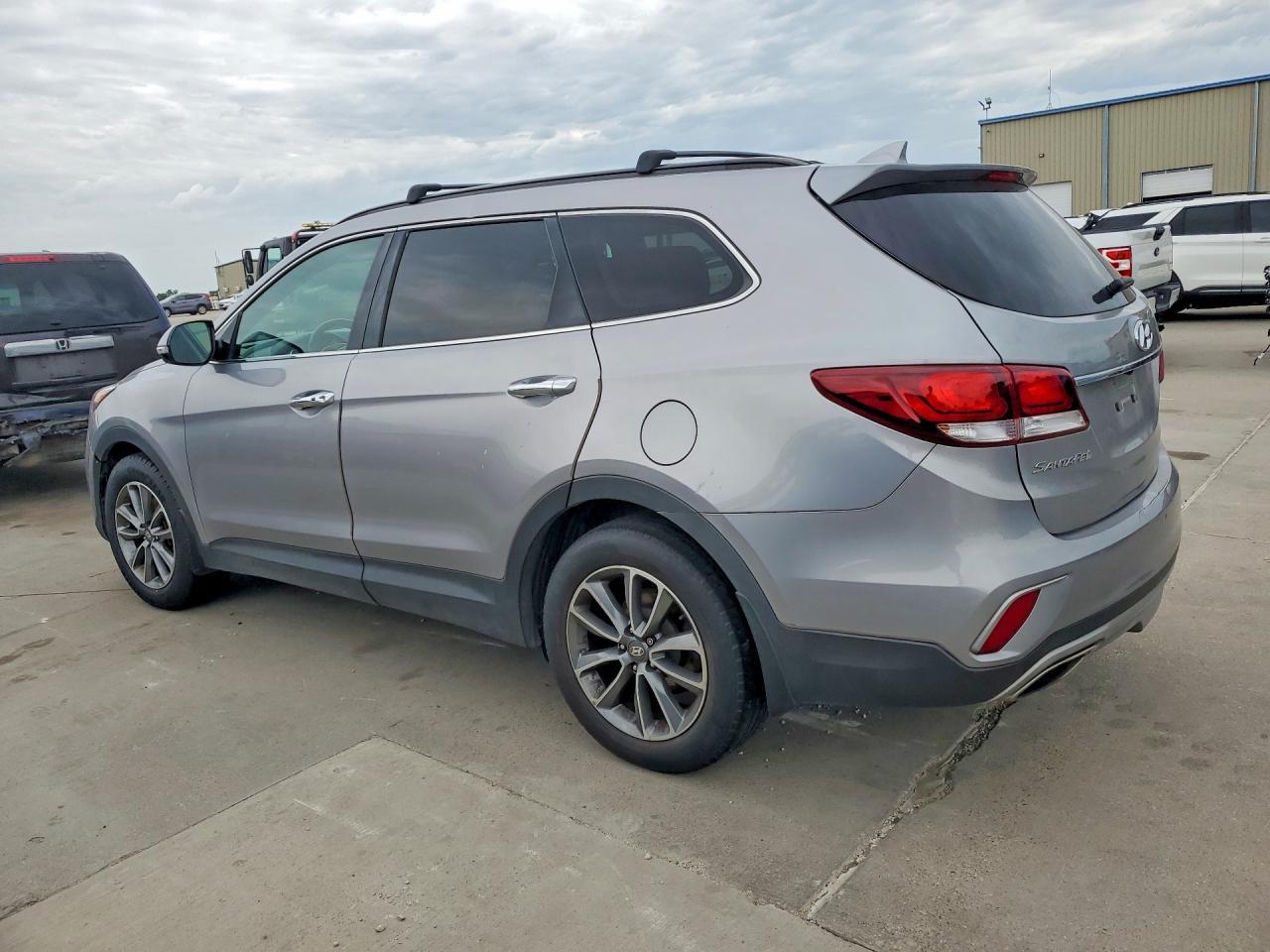 2018 Hyundai Santa Fe Se - Image 2