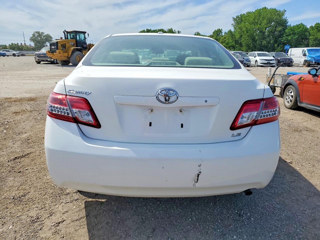 2011 Toyota Camry - Image 6