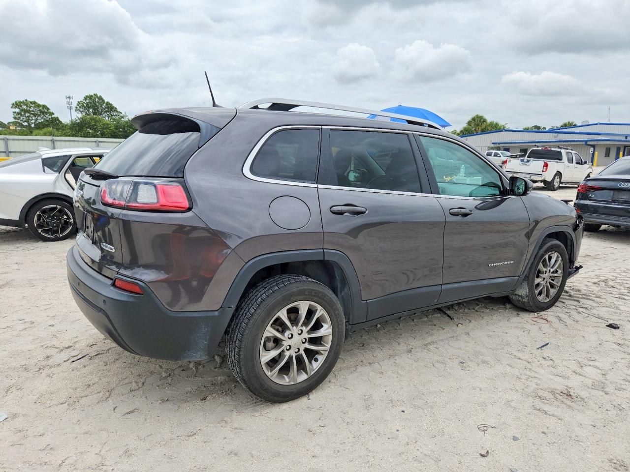 2021 Jeep Cherokee Latitude Plus - Фото 3