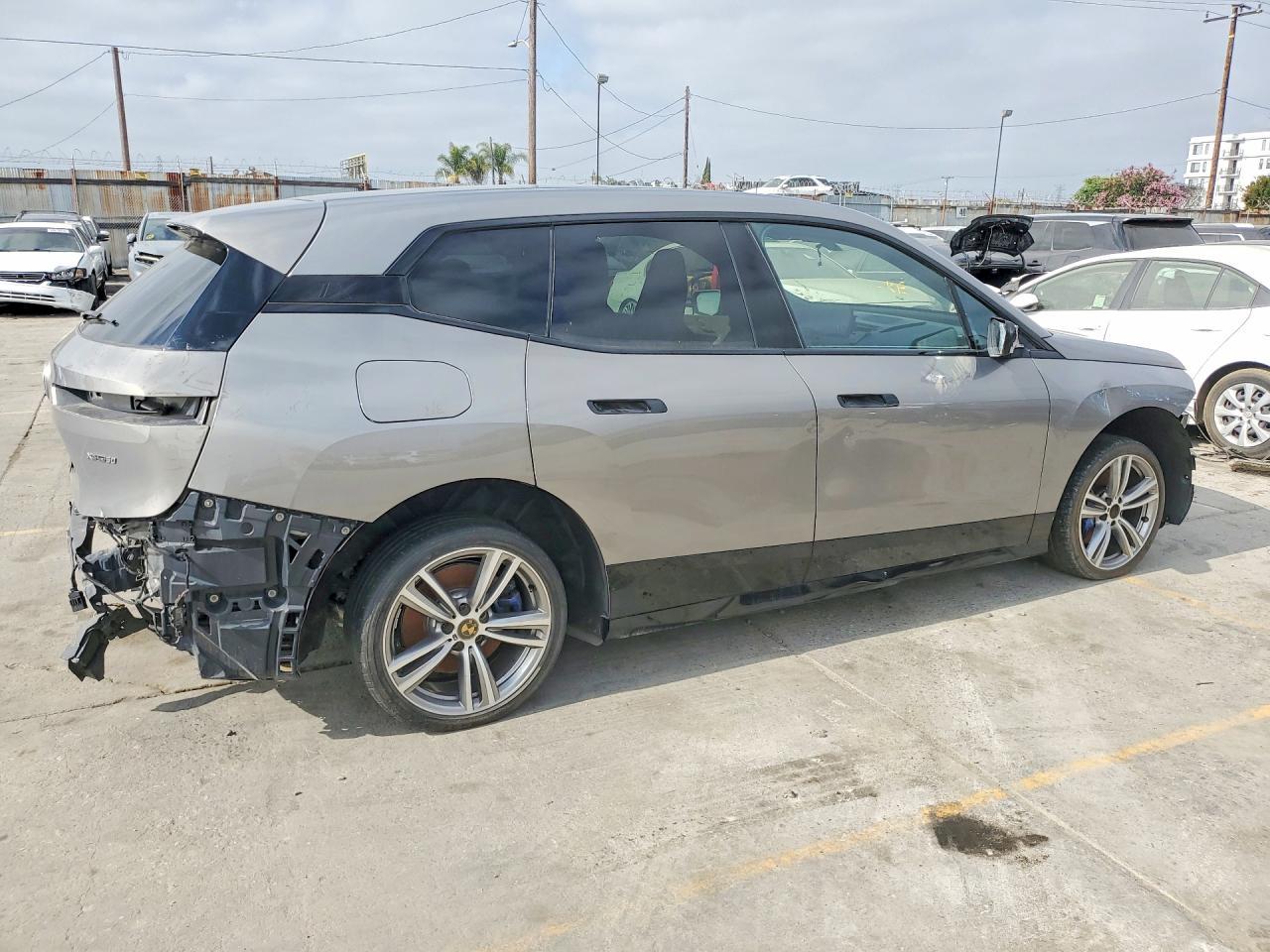 2024 BMW Ix xDrive50 - Image 3