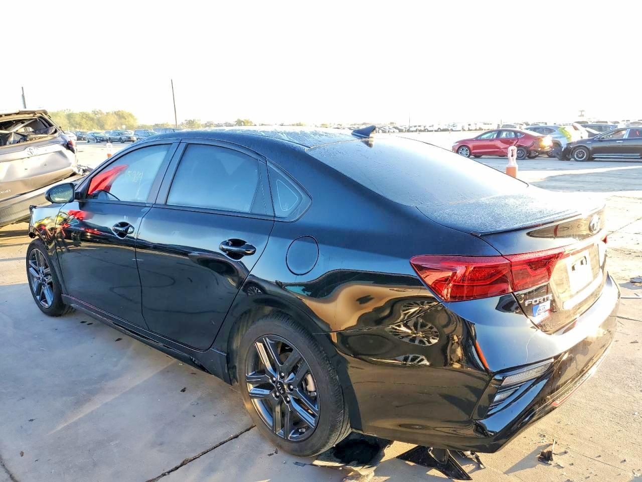 2021 Kia Forte Gt Line - Фото 2
