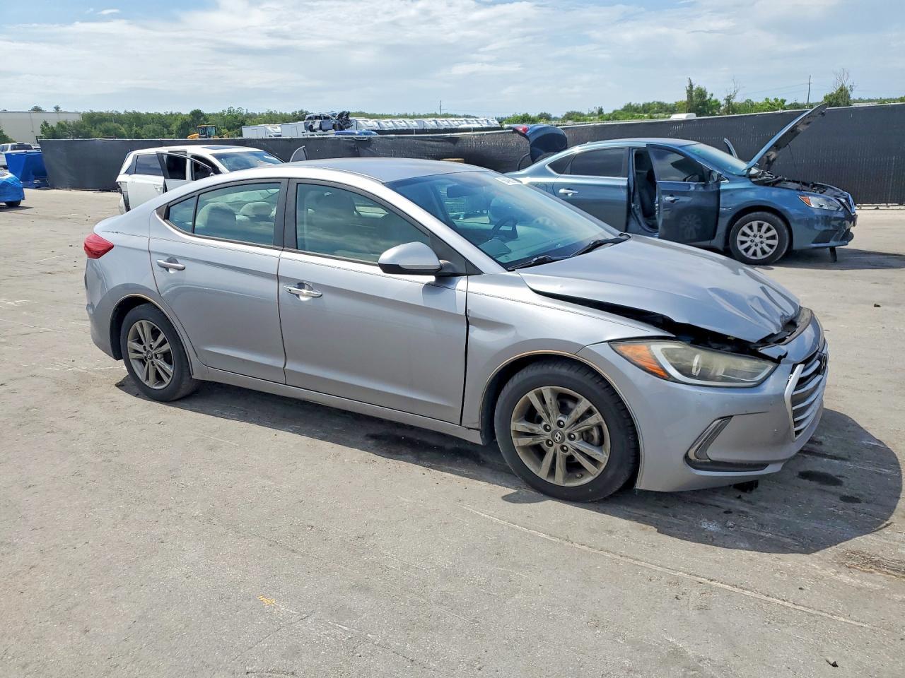 2017 Hyundai Elantra Se - Фото 4
