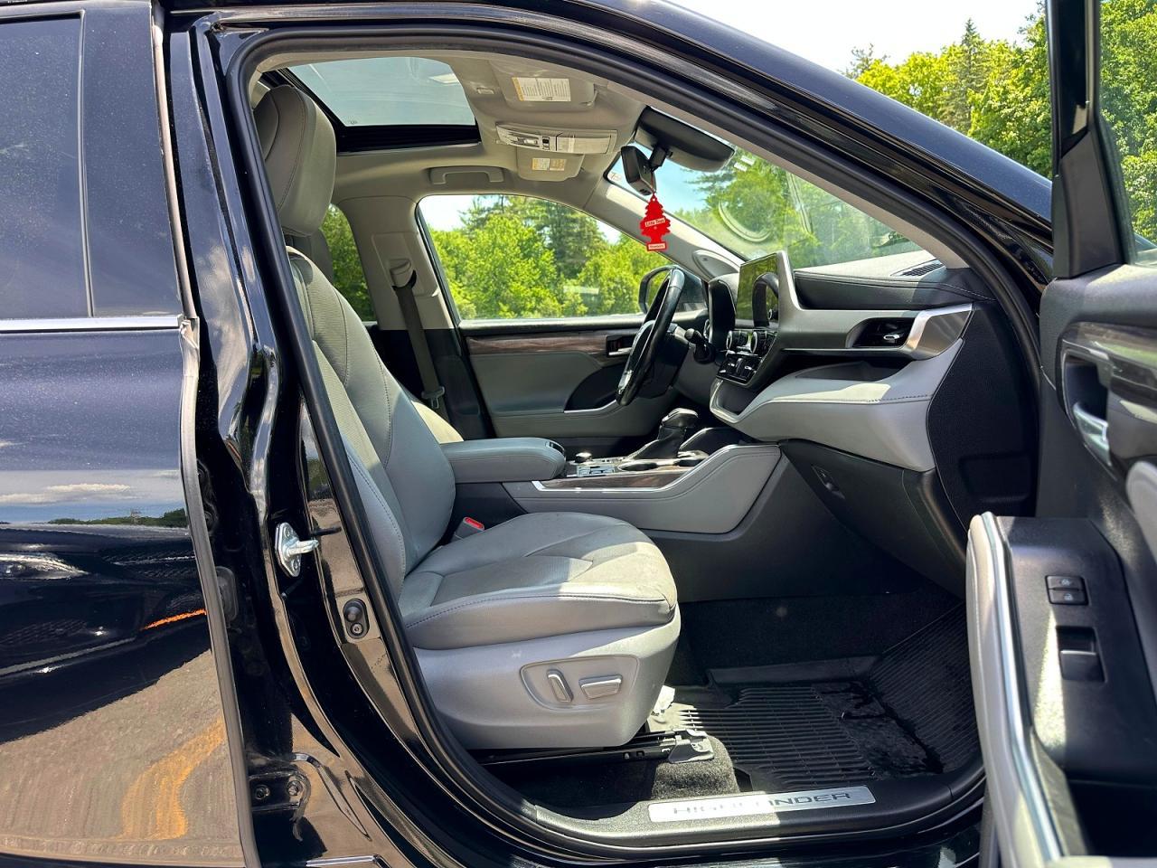 2023 Toyota Highlander Limited - Image 6