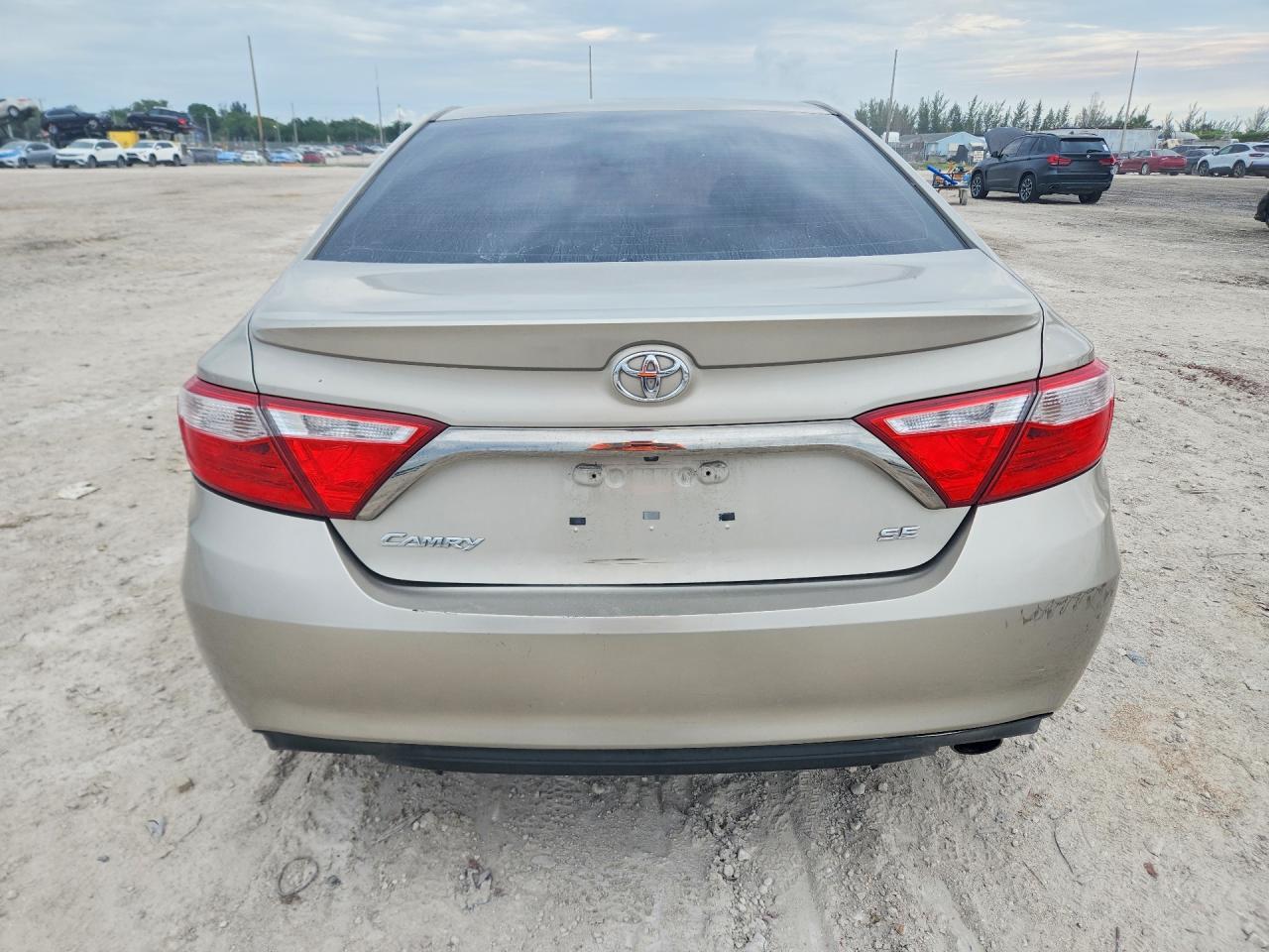 2016 Toyota Camry Se - Фото 6