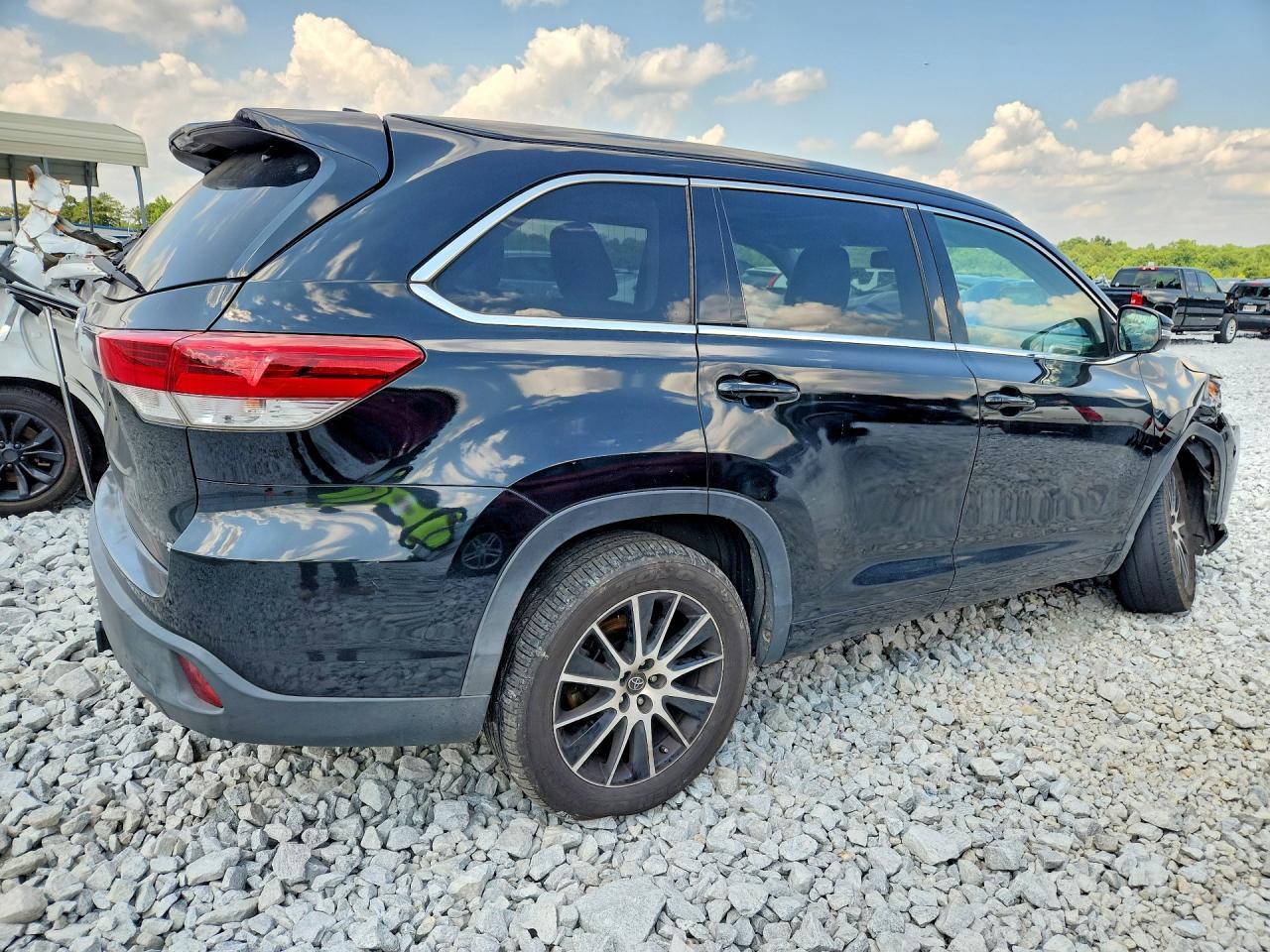 2017 Toyota Highlander Se - Фото 3