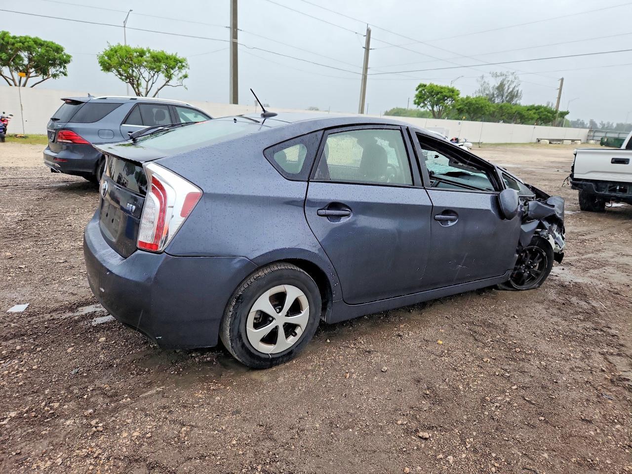 2013 Toyota Prius Three - Image 3