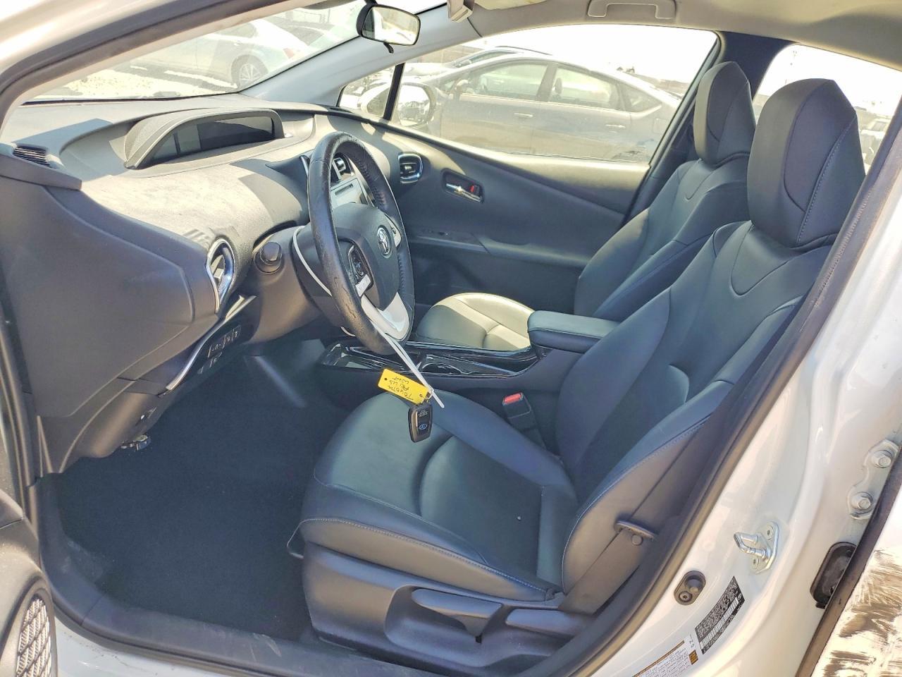 2018 Toyota Prius Three Touring - Фото 7