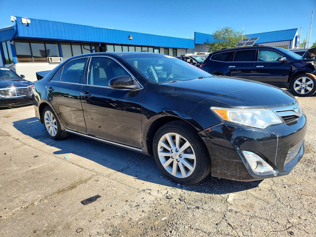 2014 Toyota Camry Xle - Image 4