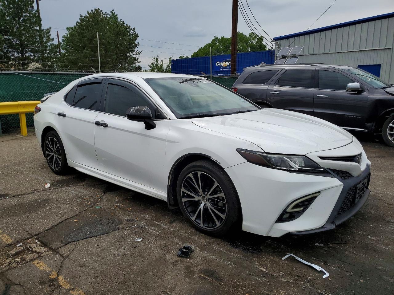 2019 Toyota Camry Se - Image 4