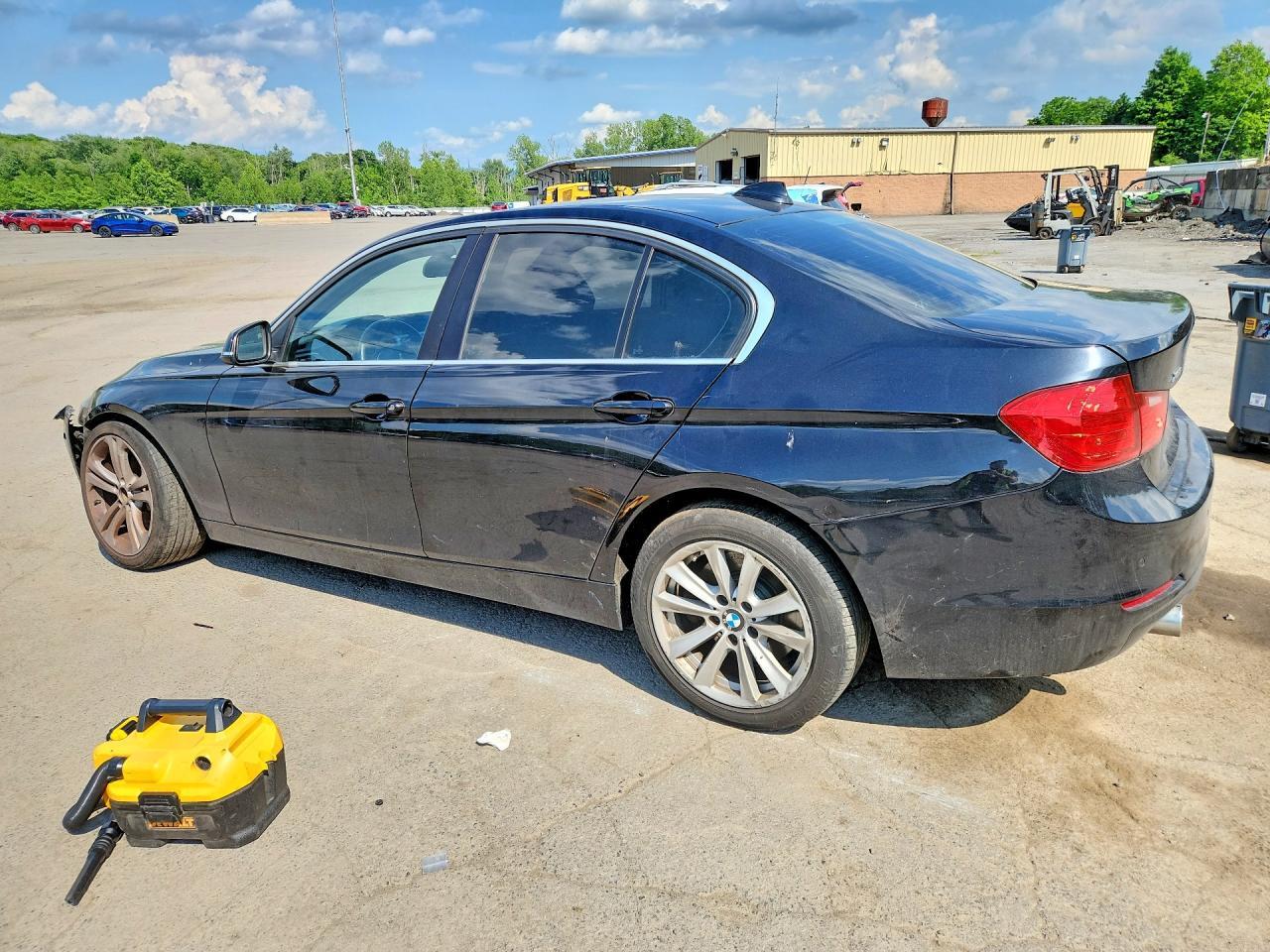 2015 BMW 335 Xi - Фото 2